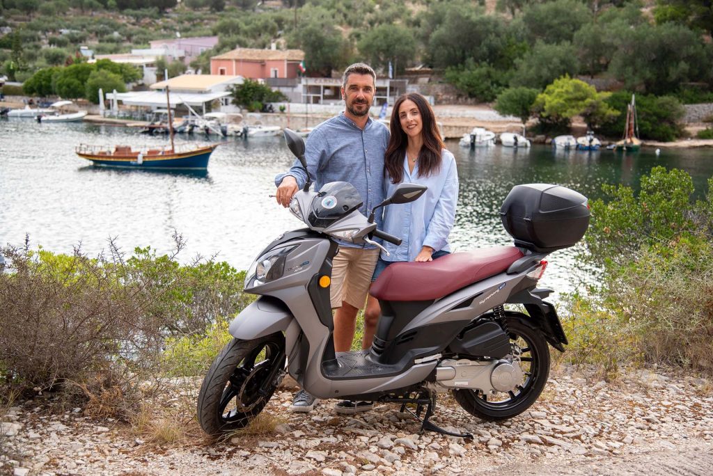 Moto Paxos picture of owners